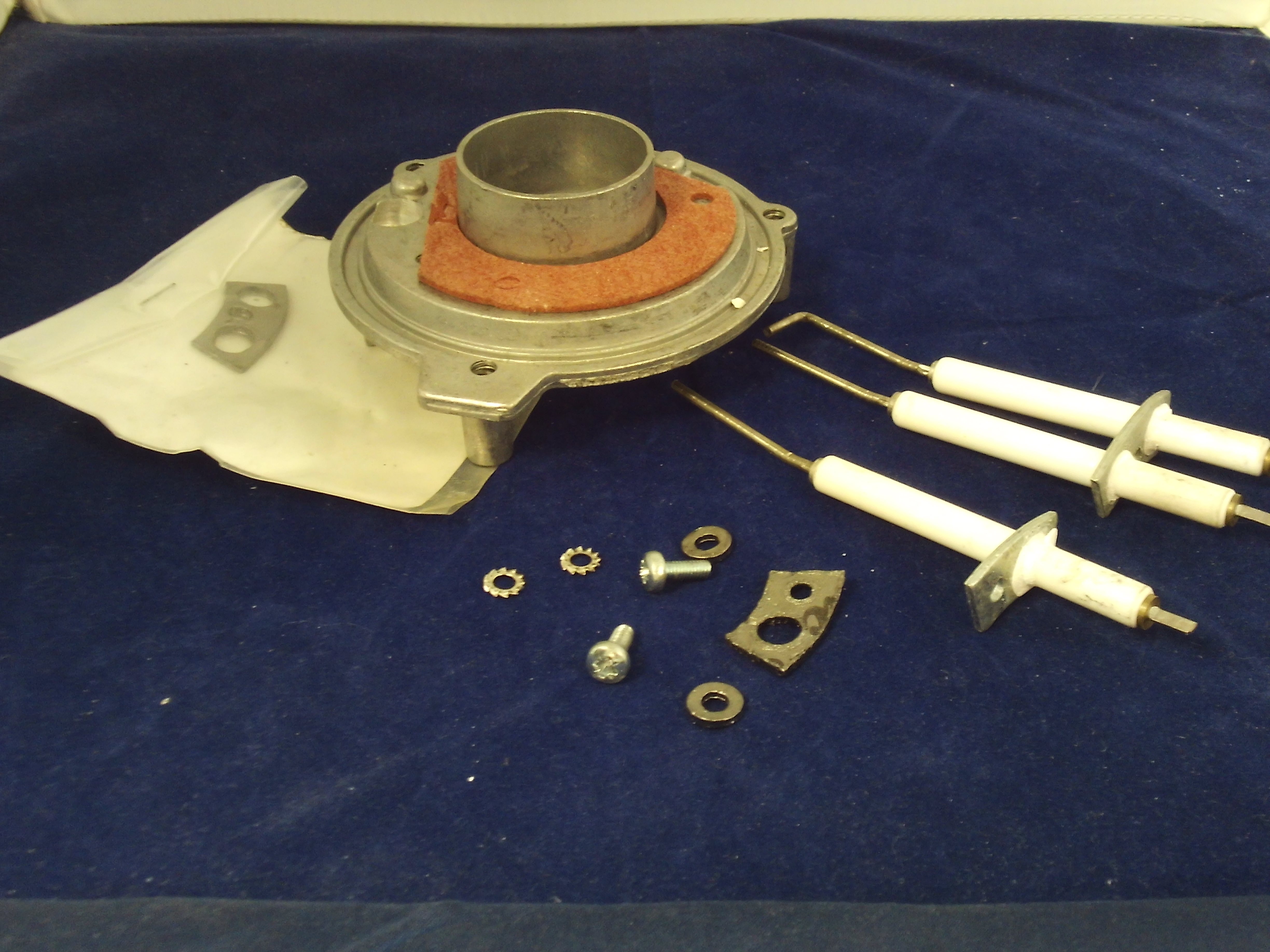 FAN  BURNER MOUNT C/W ELECTRODES